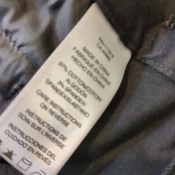 Michael Kors black Bermuda zipper pocket shorts , size 6 - Picture 5 of 7